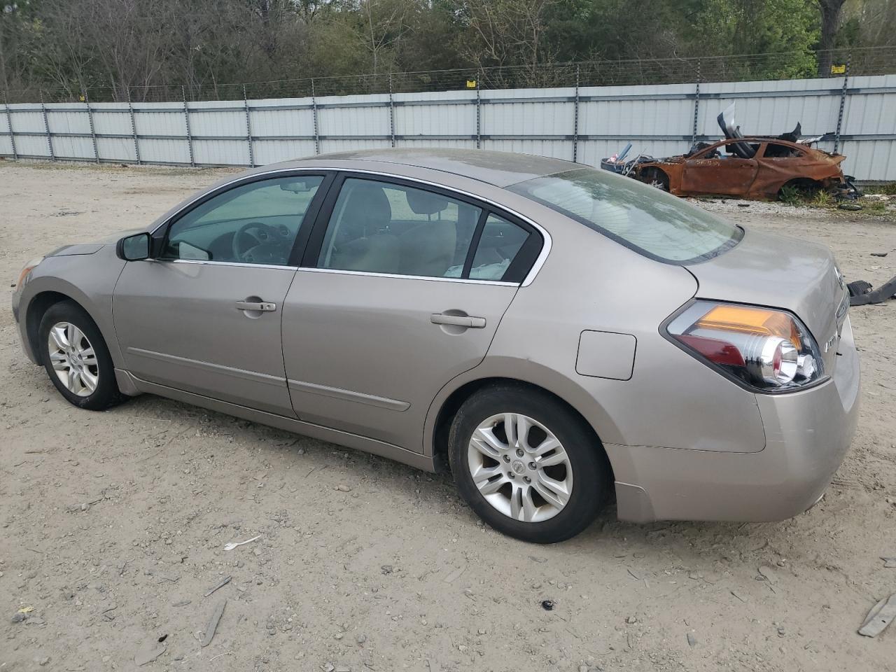 2012 Nissan Altima Base - Фото 2