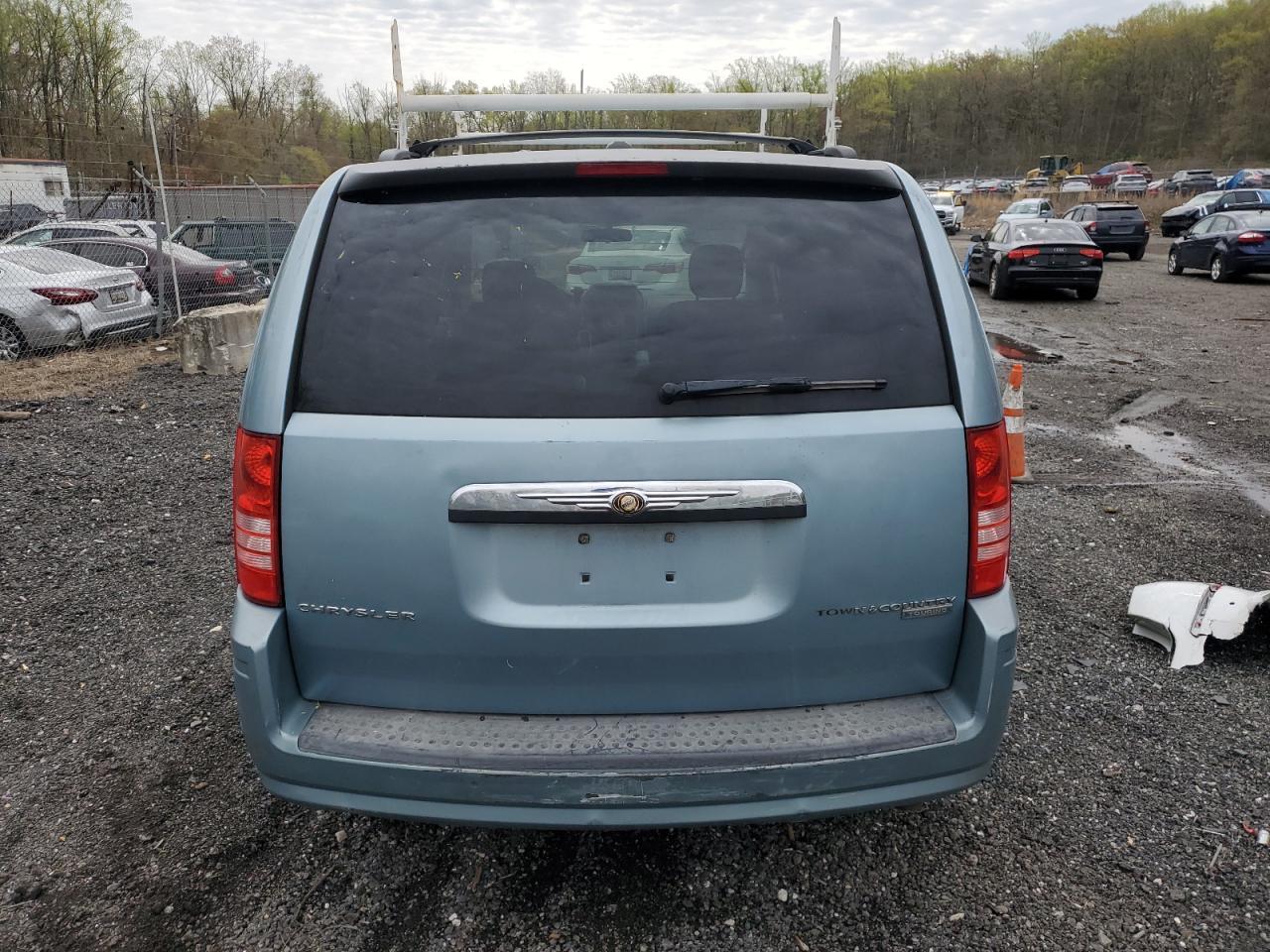 2010 Chrysler Town & Country Touring - Фото 6
