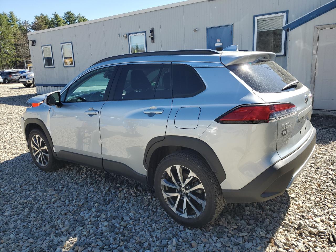 2023 Toyota Corolla Cross Xle - Image 2