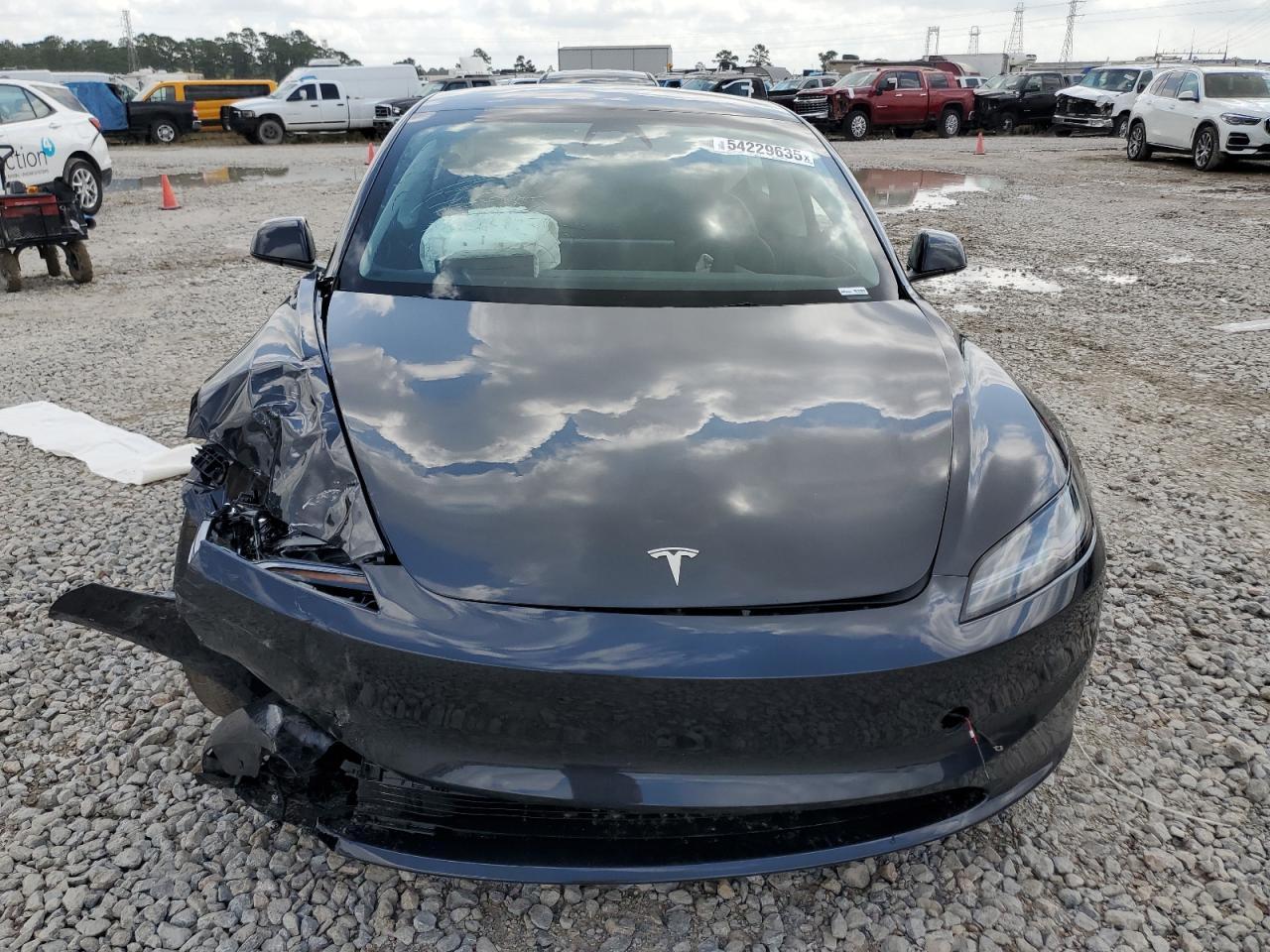 2025 Tesla Model 3 - Фото 5