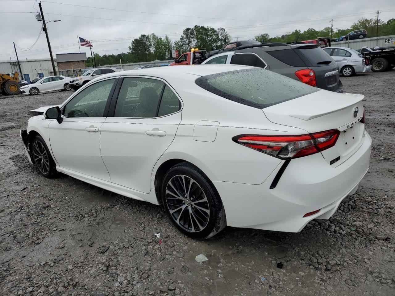 2018 Toyota Camry L - Image 2