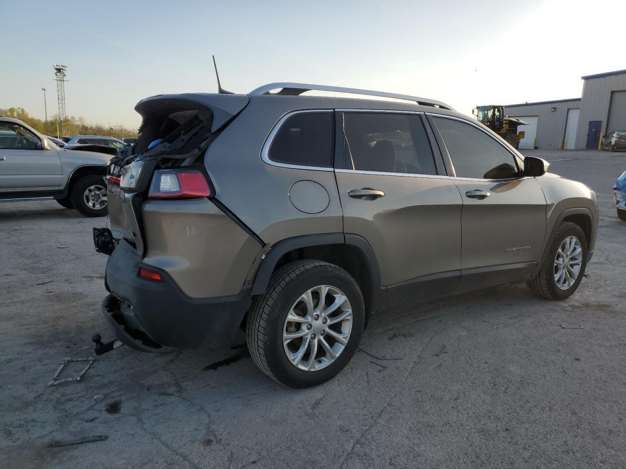 2019 Jeep Cherokee Latitude - Фото 3