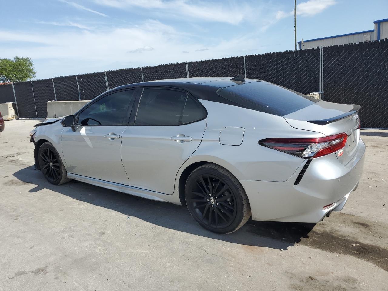 2021 Toyota Camry Xse - Фото 2
