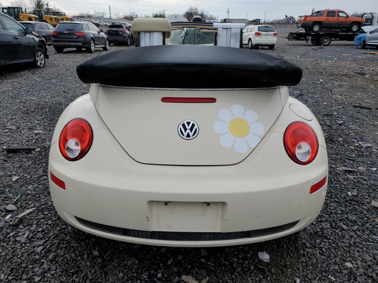 2008 Volkswagen New Beetle Convertible S - Фото 6