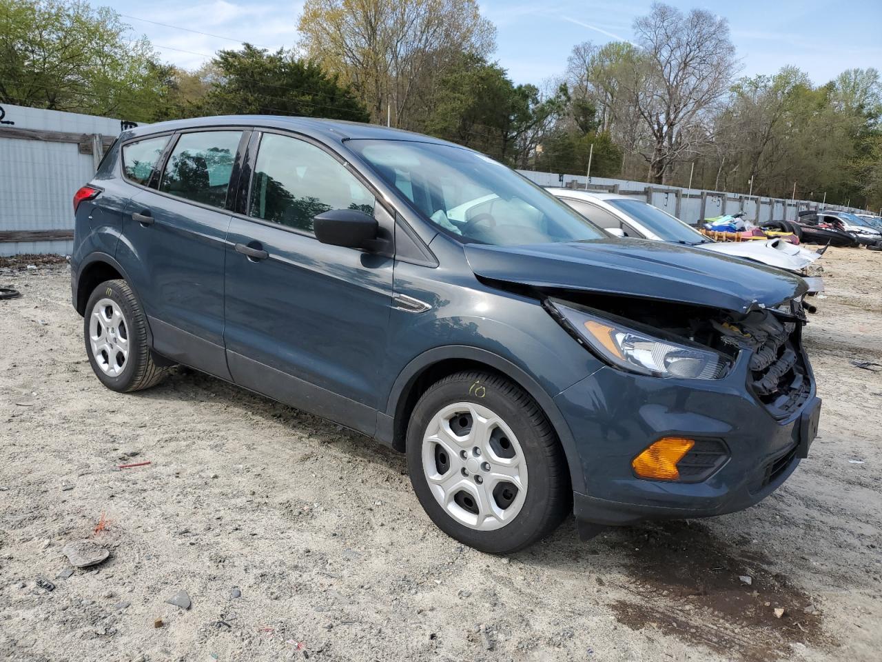 2019 Ford Escape S - Фото 4