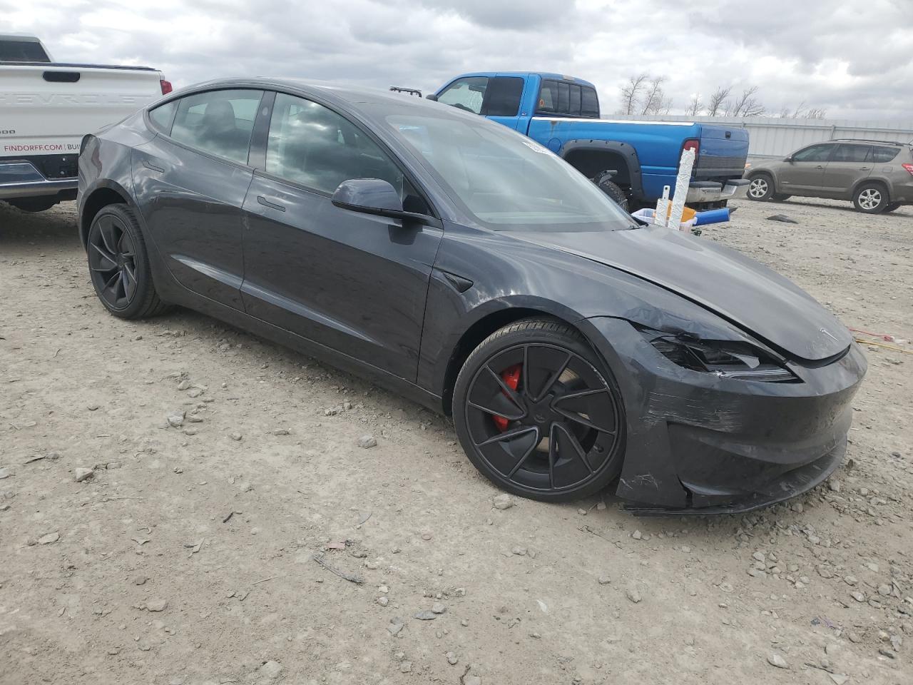 2025 Tesla Model 3 - Фото 4