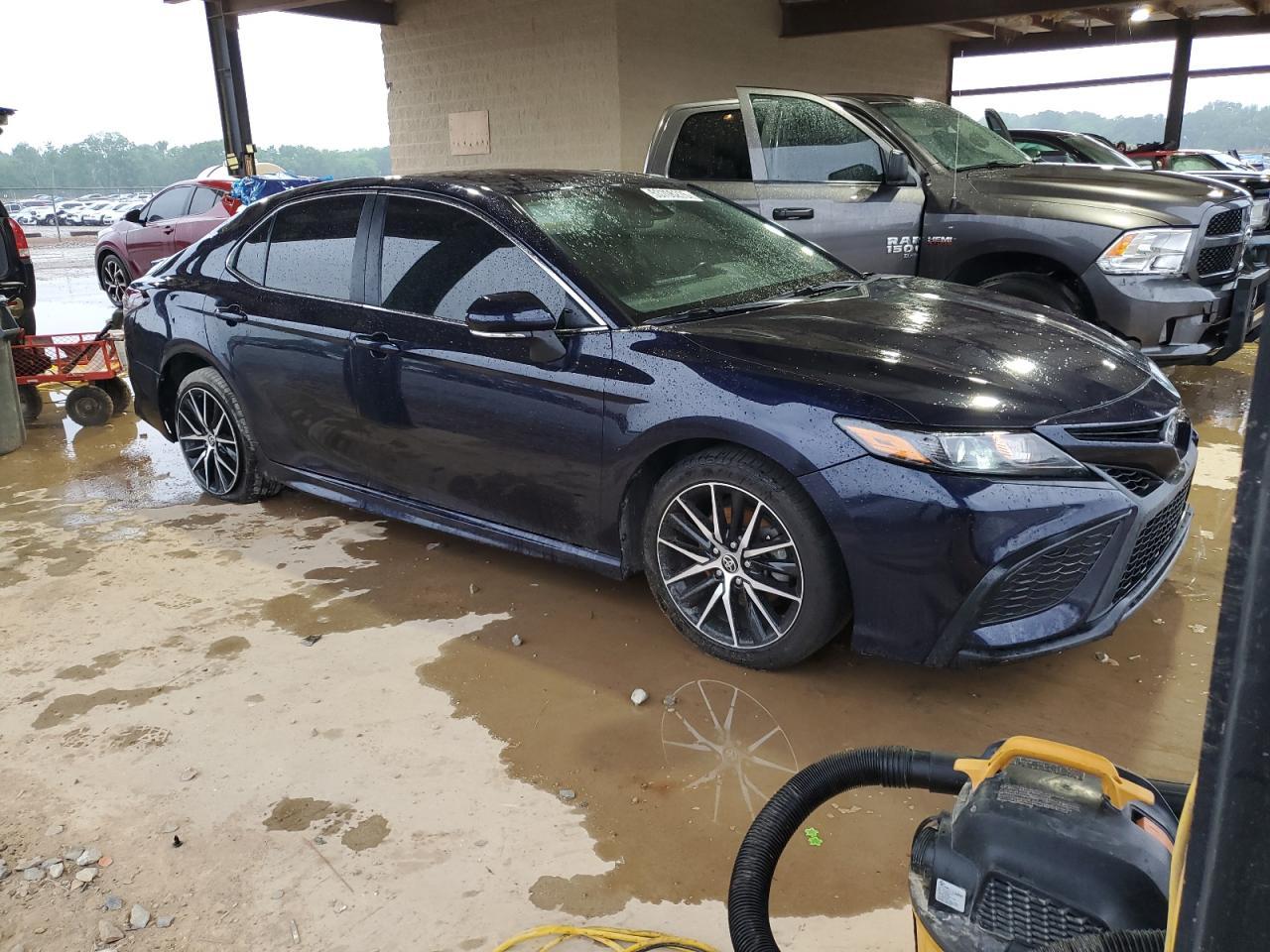 2022 Toyota Camry Se - Фото 4
