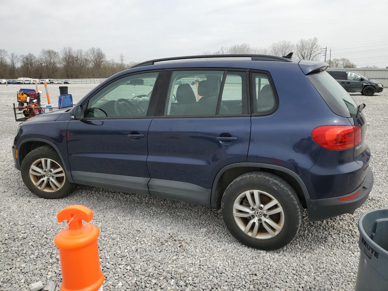 2015 Volkswagen Tiguan S - Фото 2