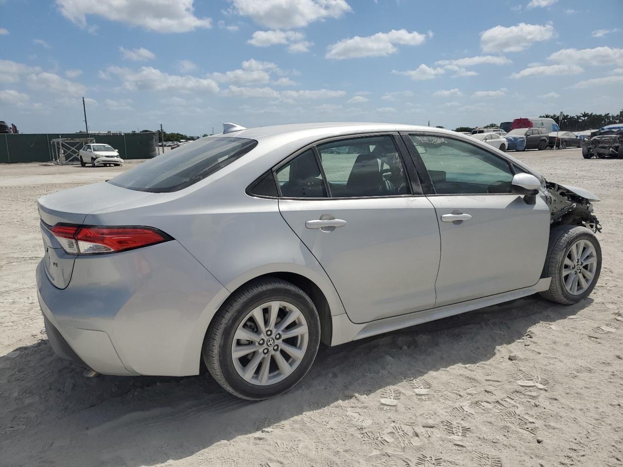 2024 Toyota Corolla Le - Фото 3