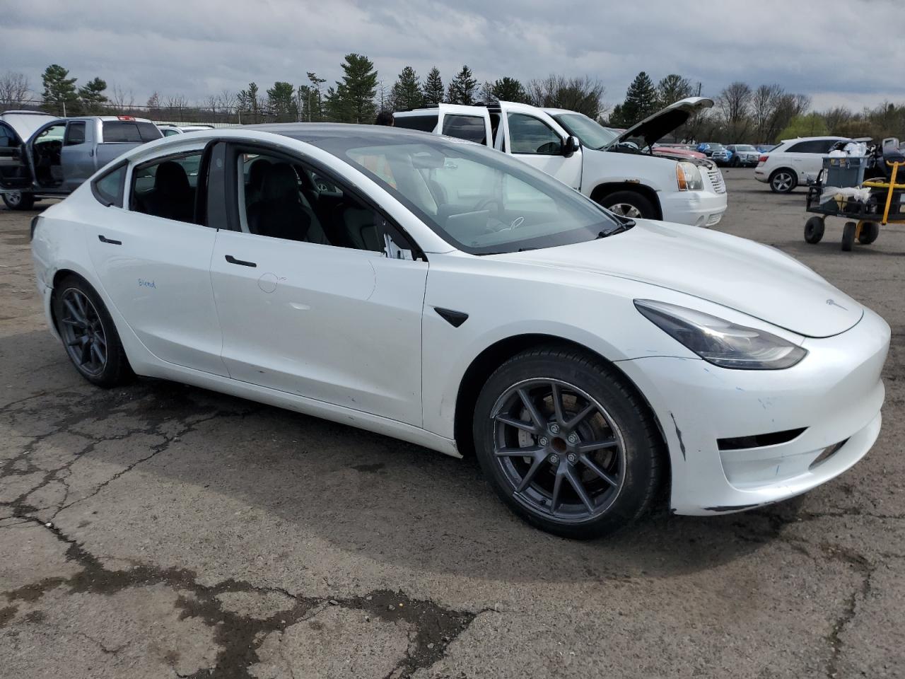 2023 Tesla Model 3 - Фото 4