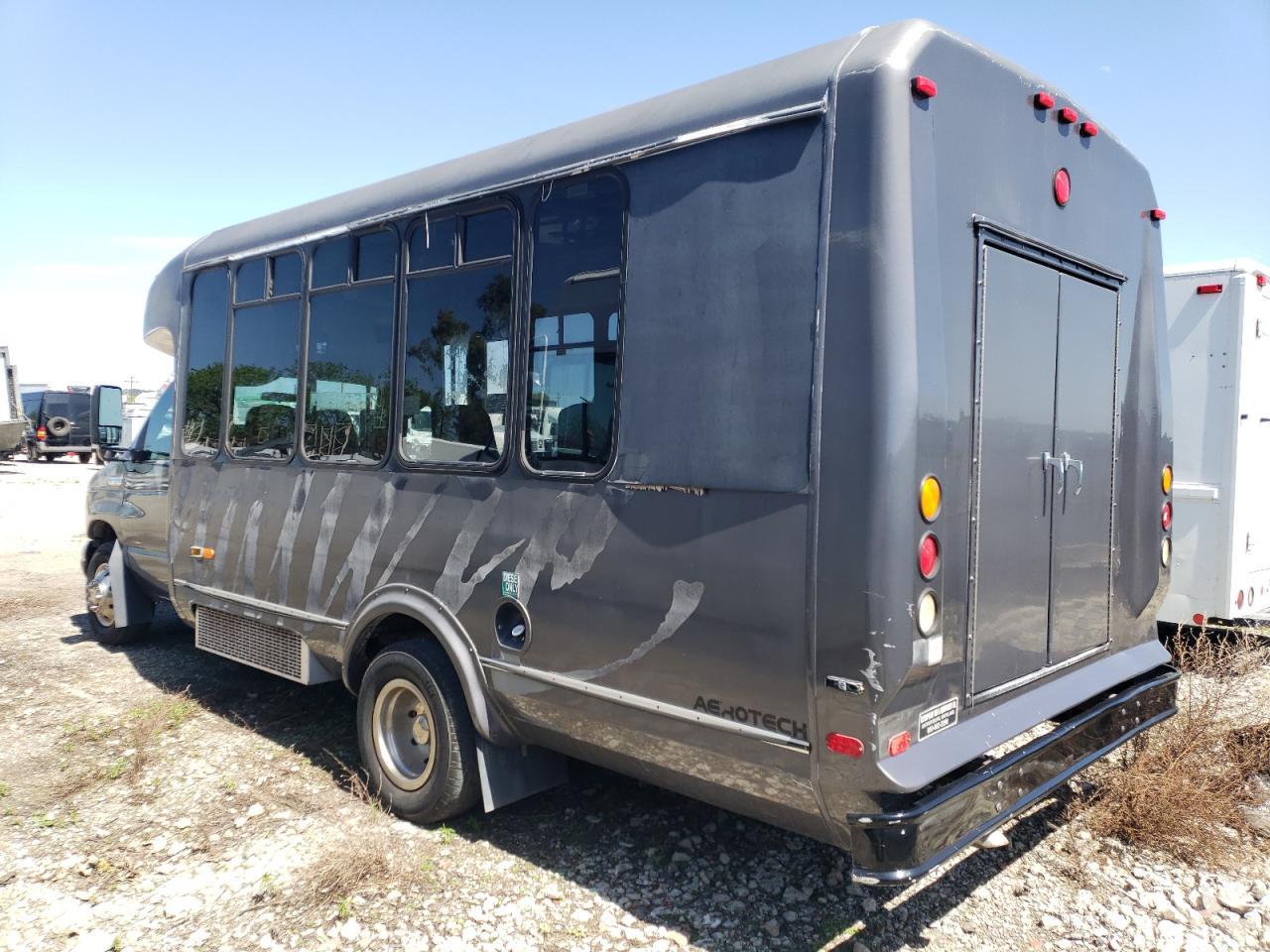 2006 Ford Econoline E450 Super Duty Cutaway Van - Фото 3