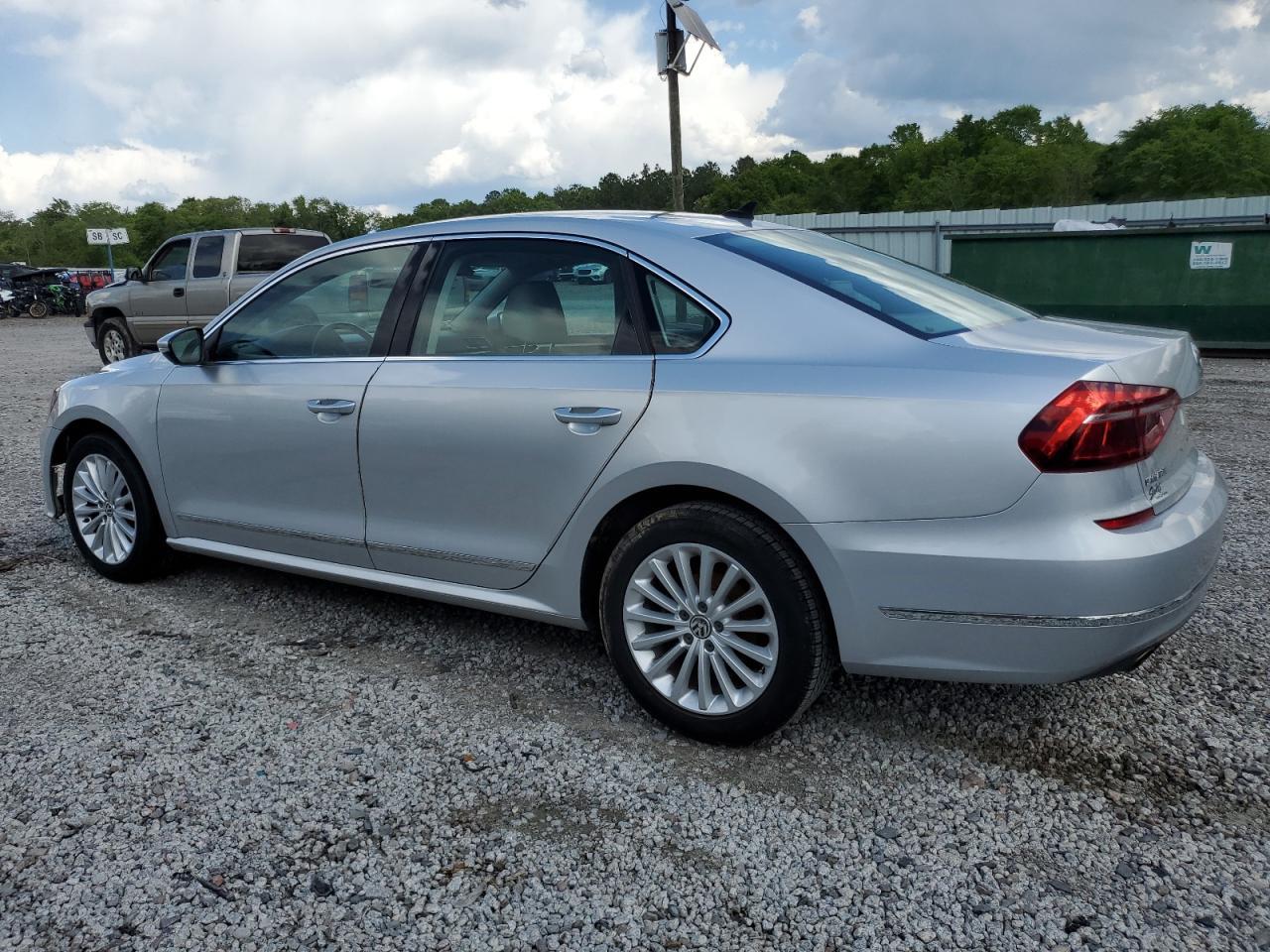 2017 Volkswagen Passat Se - Image 2