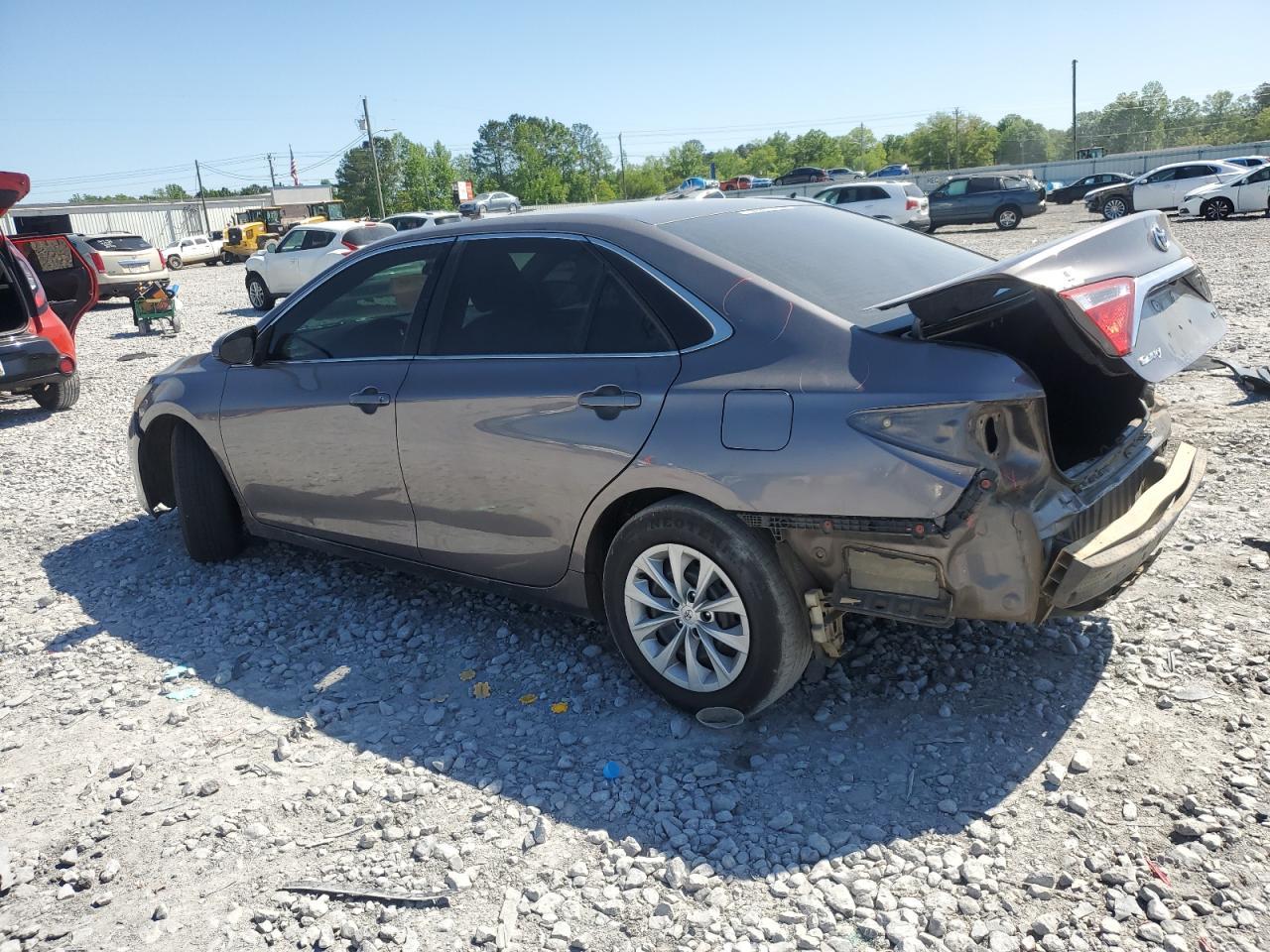 2015 Toyota Camry Le - Фото 2