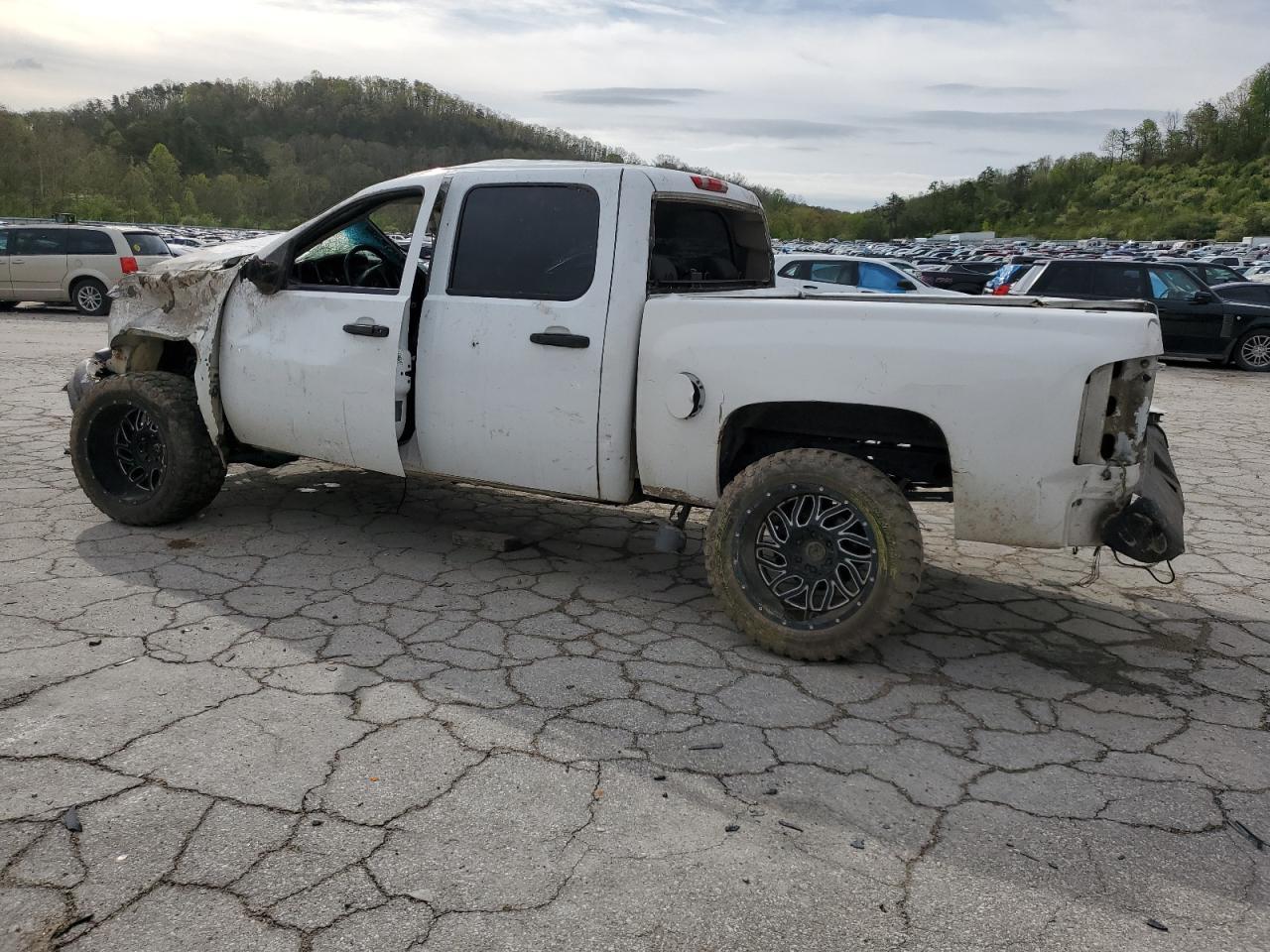 2007 Chevrolet Silverado K1500 Crew Cab - Image 2