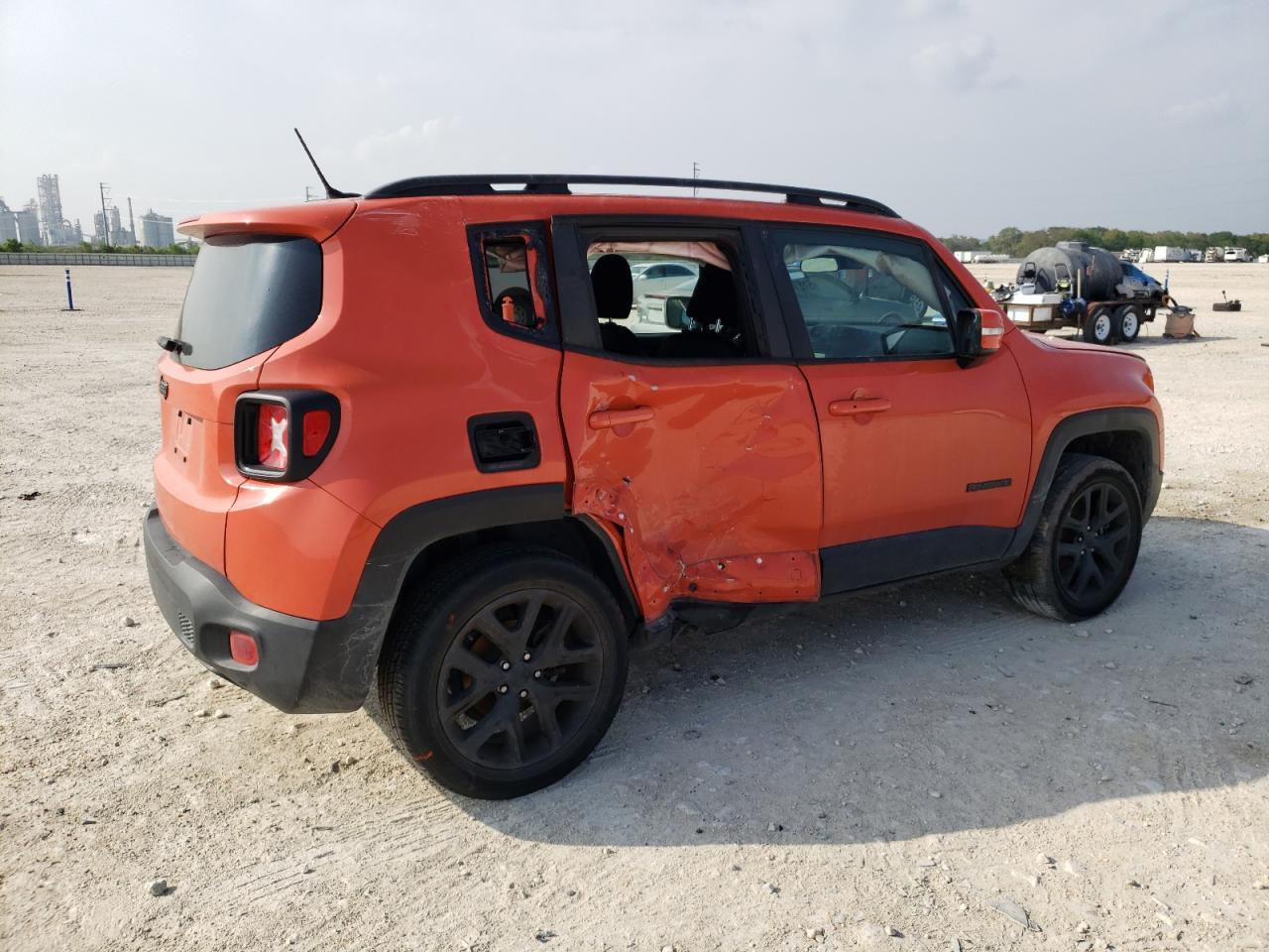 2017 Jeep Renegade Latitude - Image 3