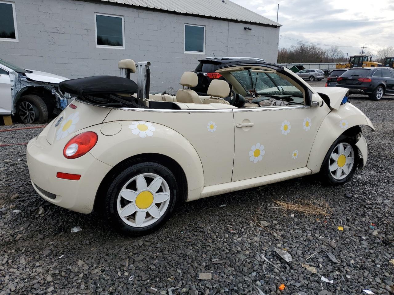2008 Volkswagen New Beetle Convertible S - Фото 3
