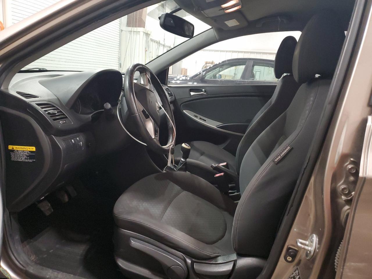 2012 Hyundai Accent Se - Image 7