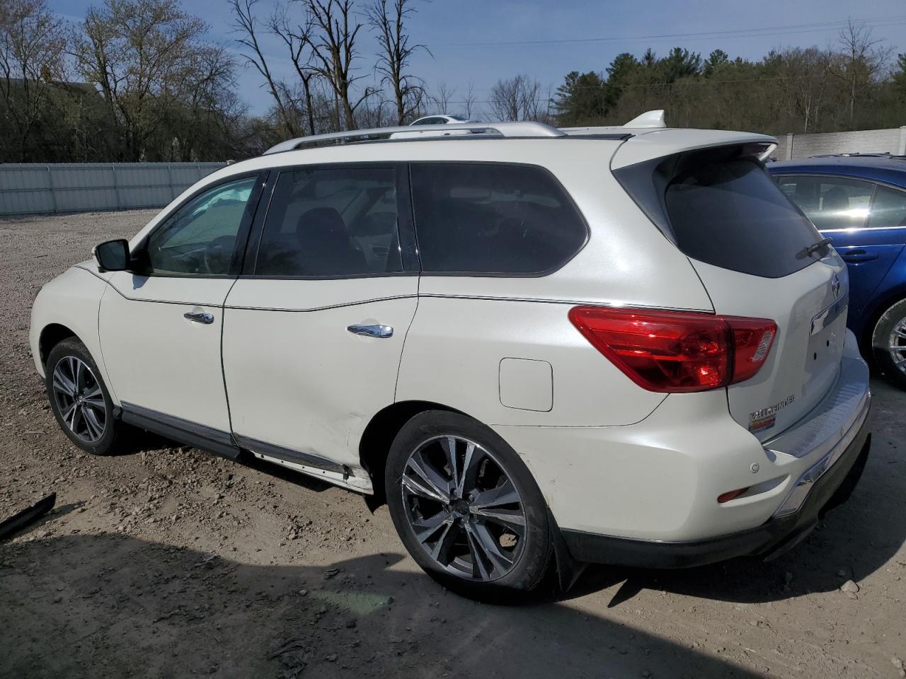 2020 Nissan Pathfinder Platinum - Фото 2
