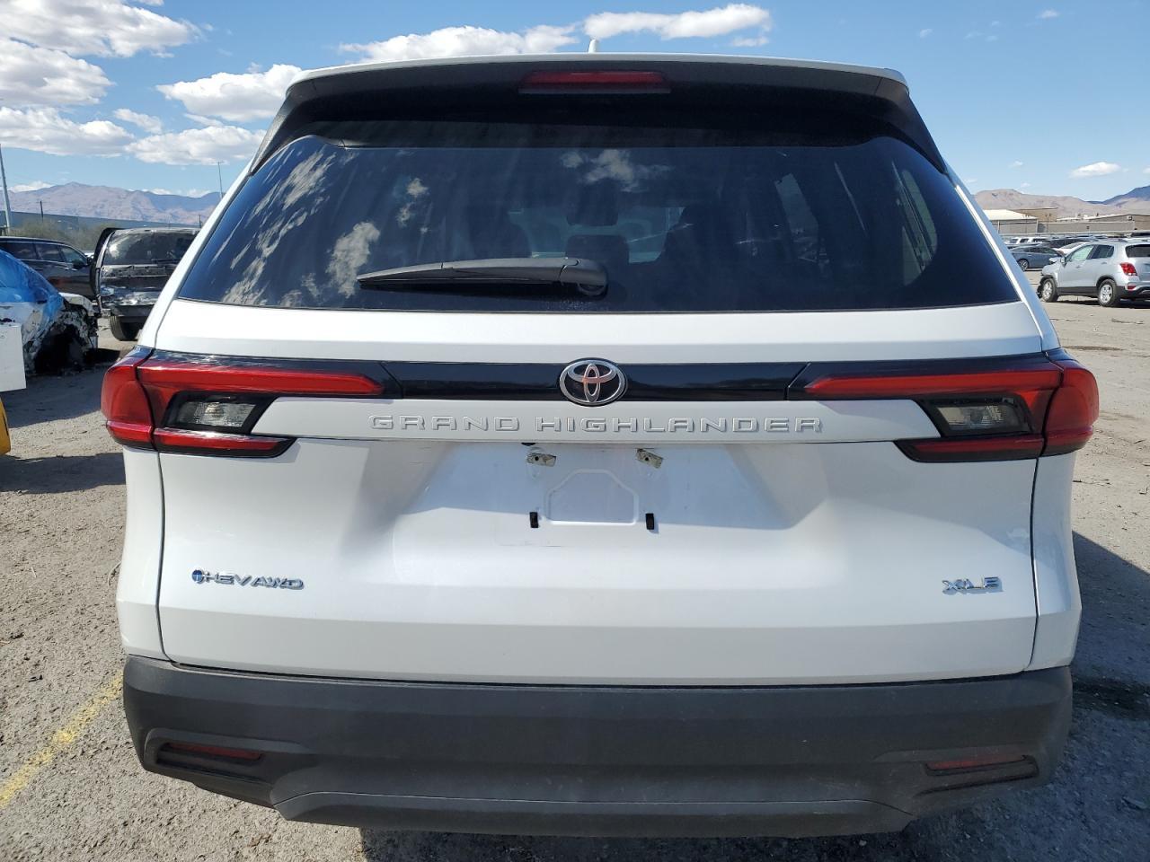 2024 Toyota Grand Highlander Xle - Image 6