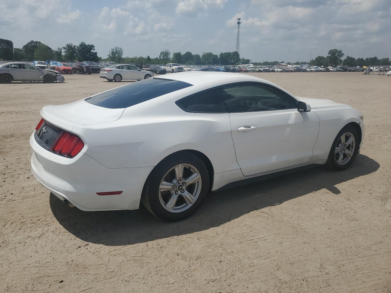 2015 Ford Mustang - Фото 3