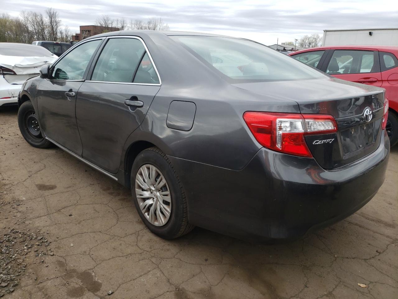 2013 Toyota Camry L - Фото 2