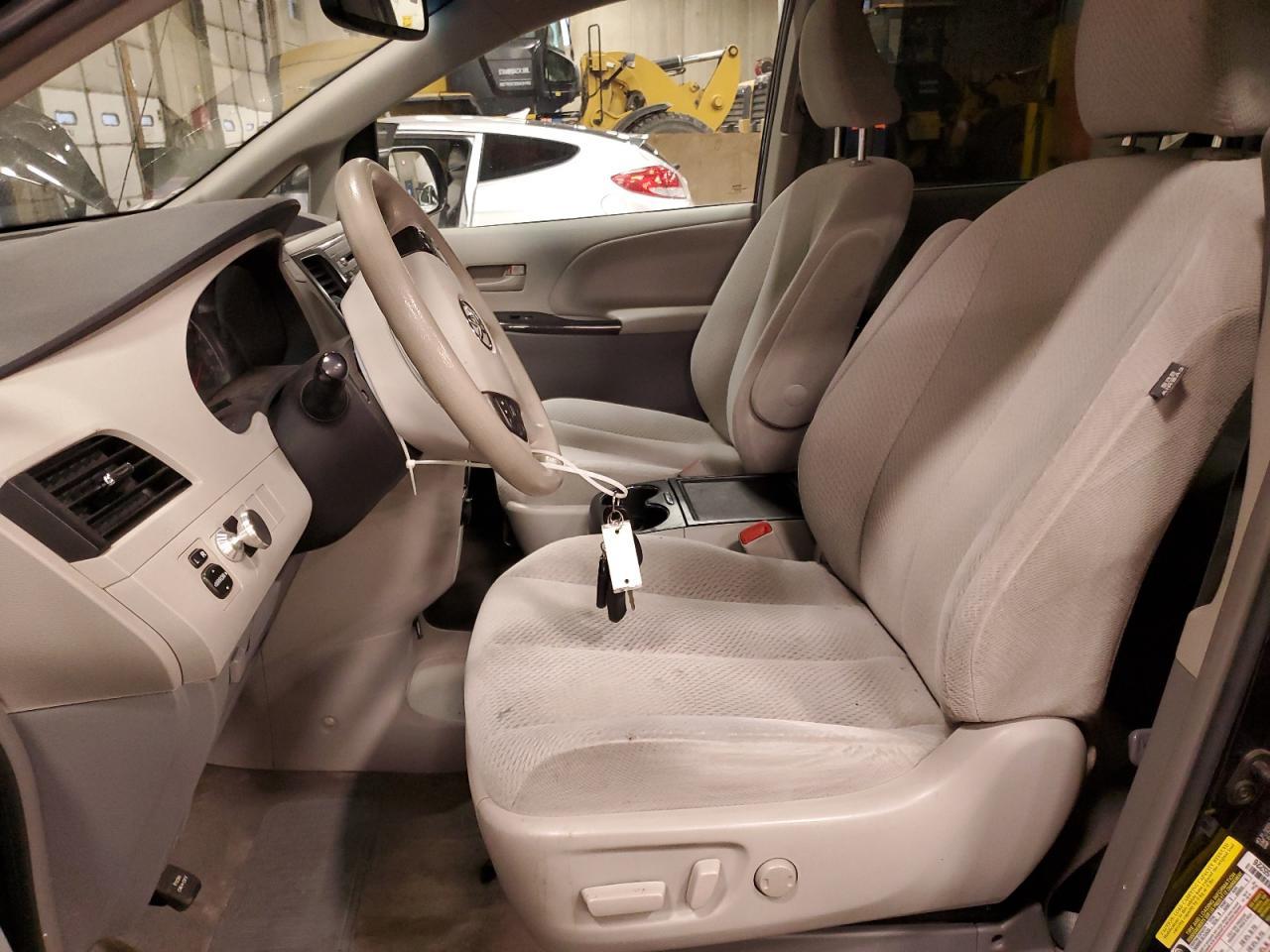 2013 Toyota Sienna Le - Image 7
