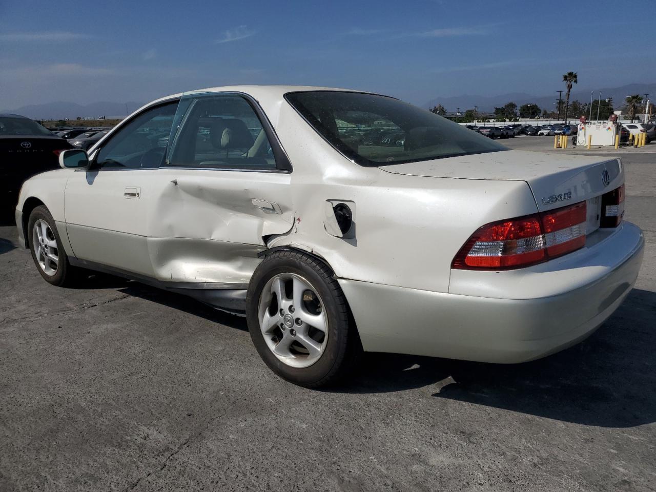 2000 Lexus Es 300 - Image 2