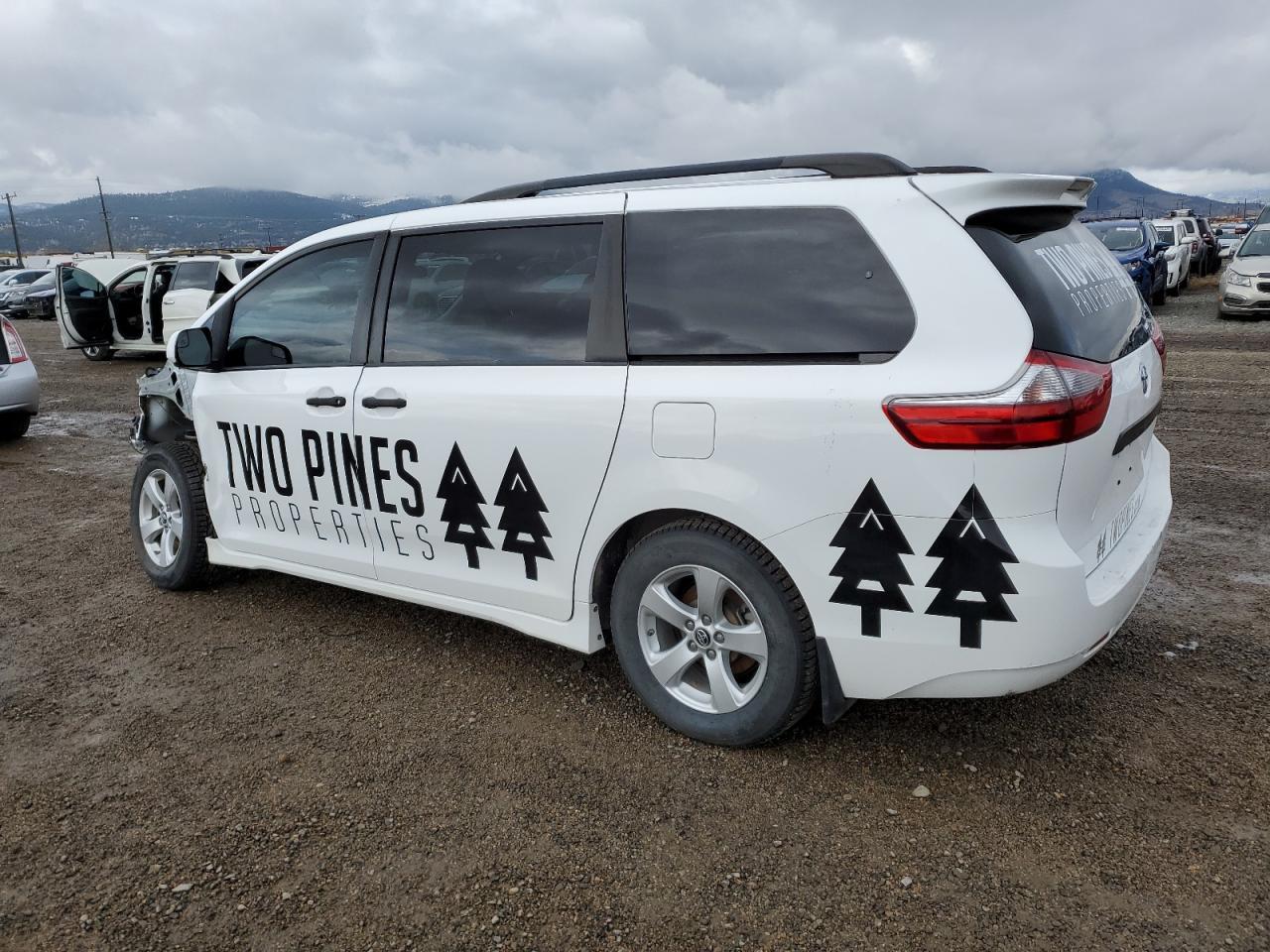 2020 Toyota Sienna L - Фото 2