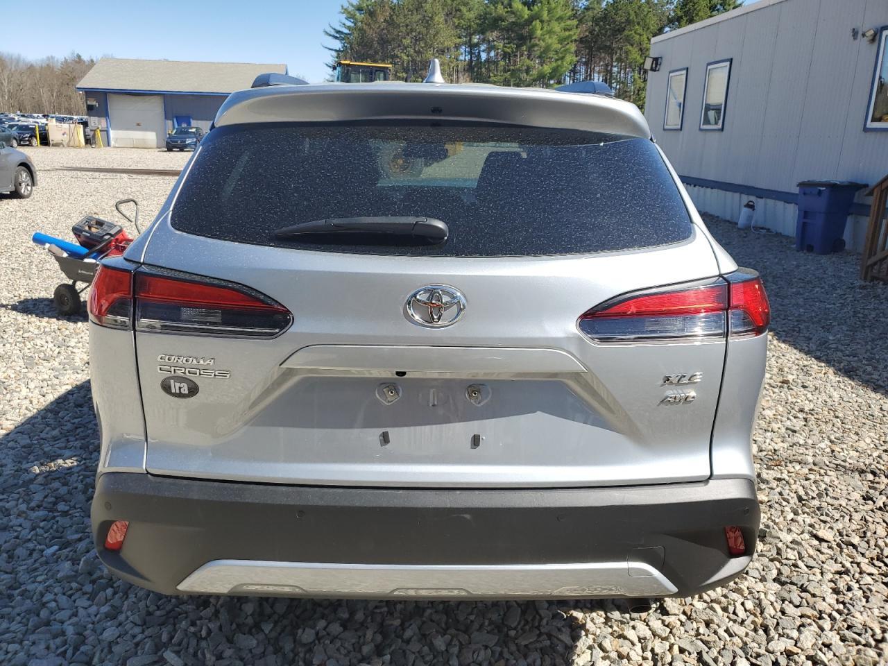 2023 Toyota Corolla Cross Xle - Image 6