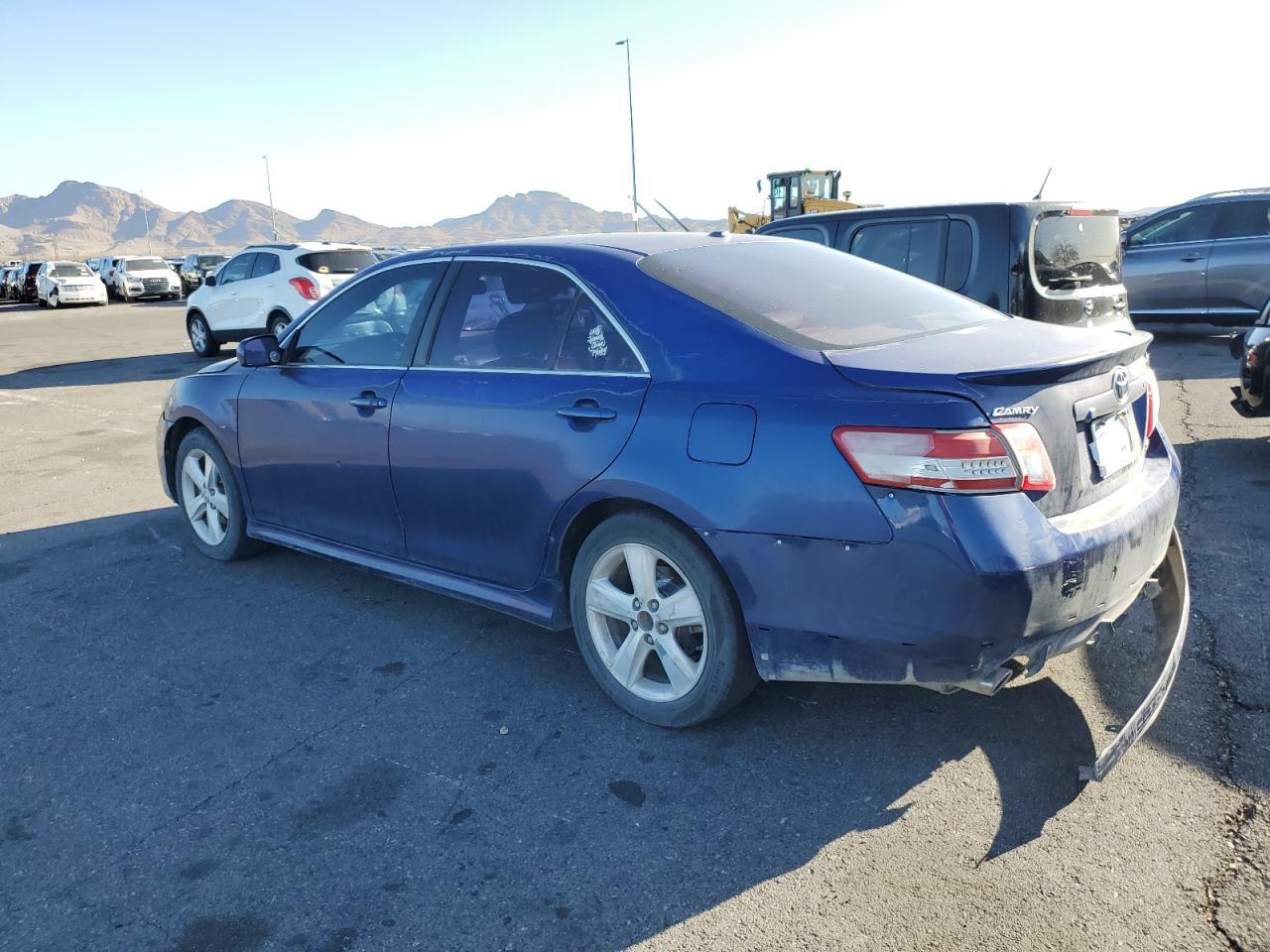 2011 Toyota Camry - Фото 2
