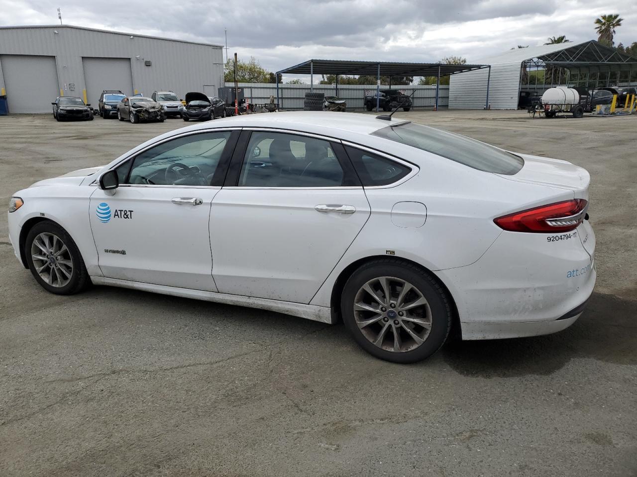 2017 Ford Fusion Se Hybrid - Фото 2