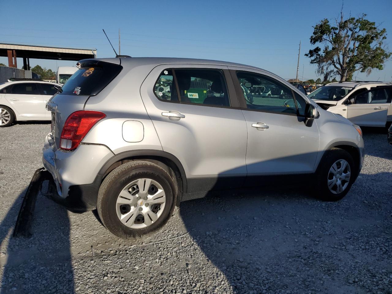 2017 Chevrolet Trax Ls - Image 3