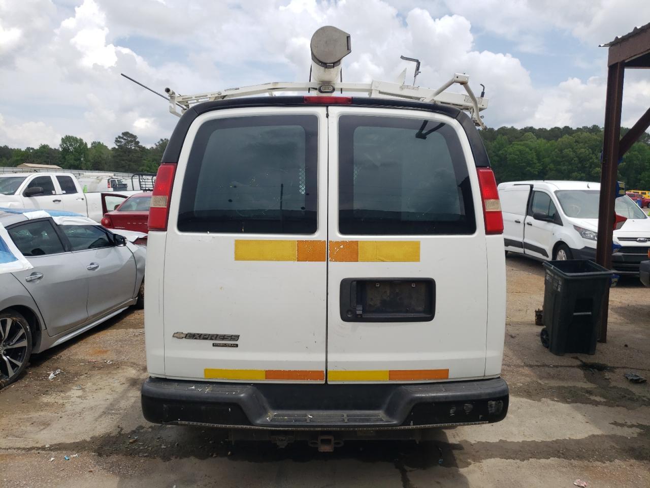 2013 Chevrolet Express G2500 - Image 6