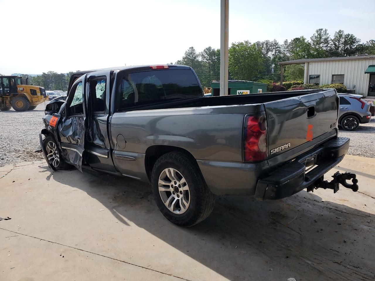2004 Chevrolet Silverado C1500 - Image 2