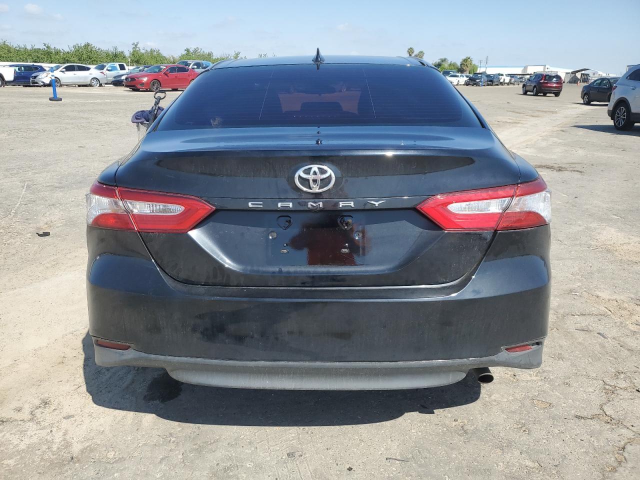 2020 Toyota Camry Le - Фото 6