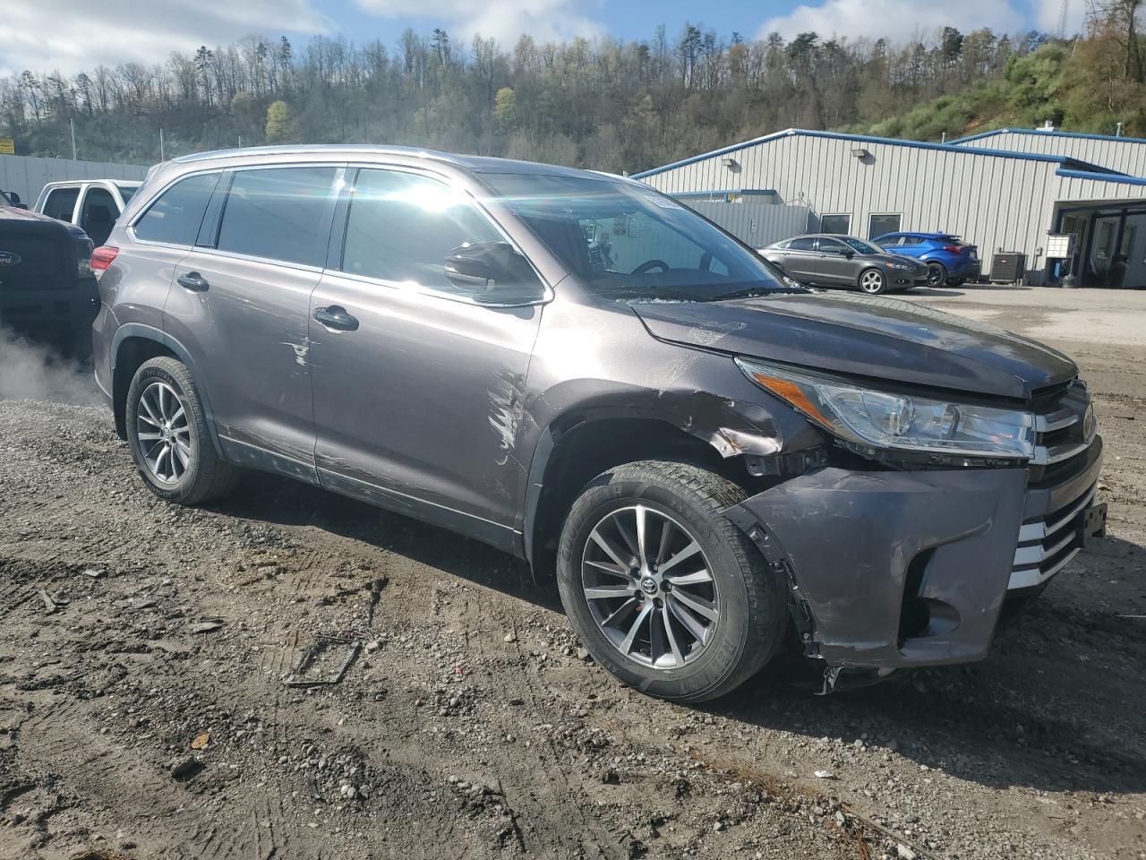 2019 Toyota Highlander Se - Фото 4