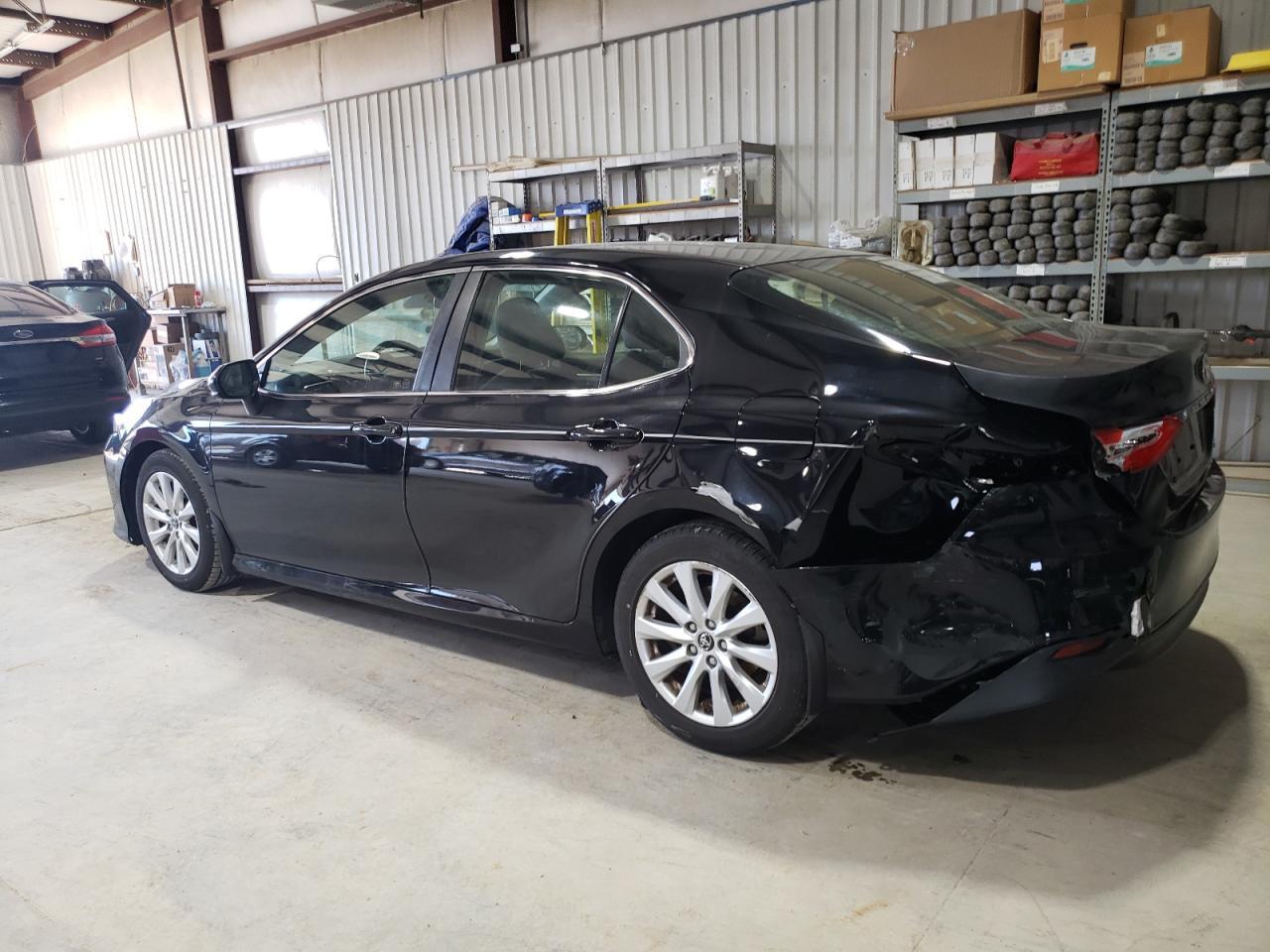 2018 Toyota Camry L - Фото 2