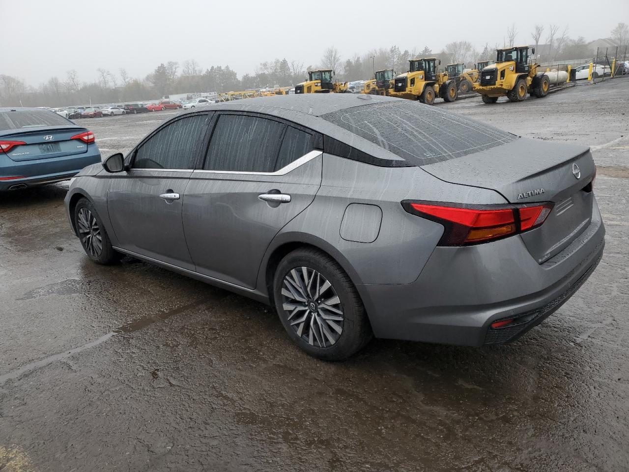 2023 Nissan Altima Sv - Image 2