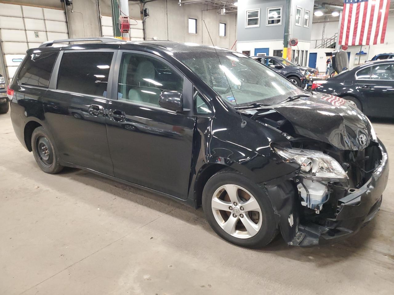 2013 Toyota Sienna Le - Image 4