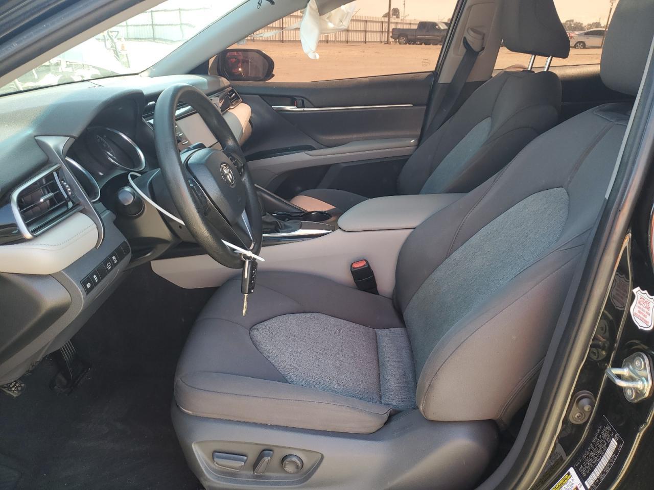 2020 Toyota Camry Le - Фото 7