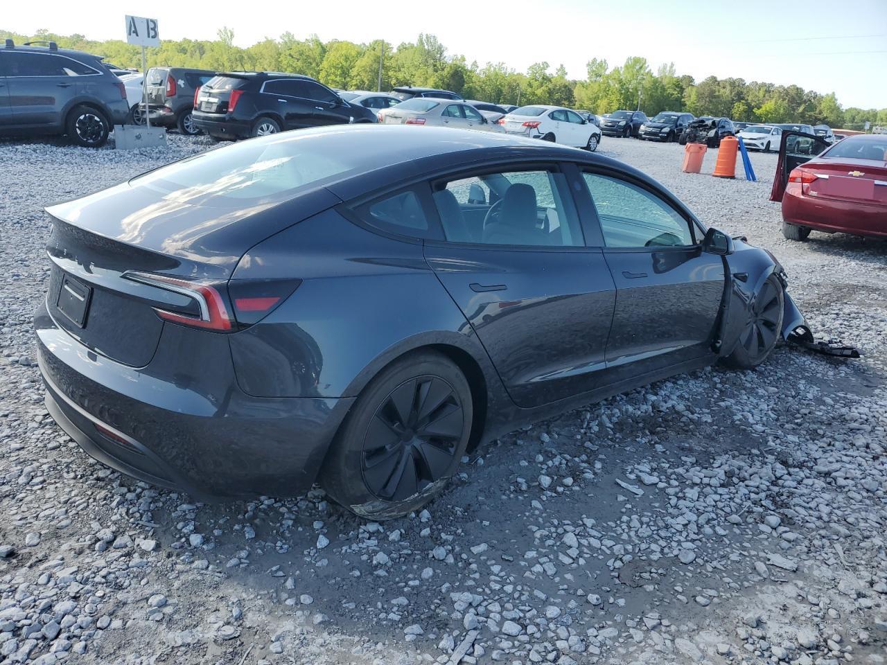 2025 Tesla Model 3 - Image 3