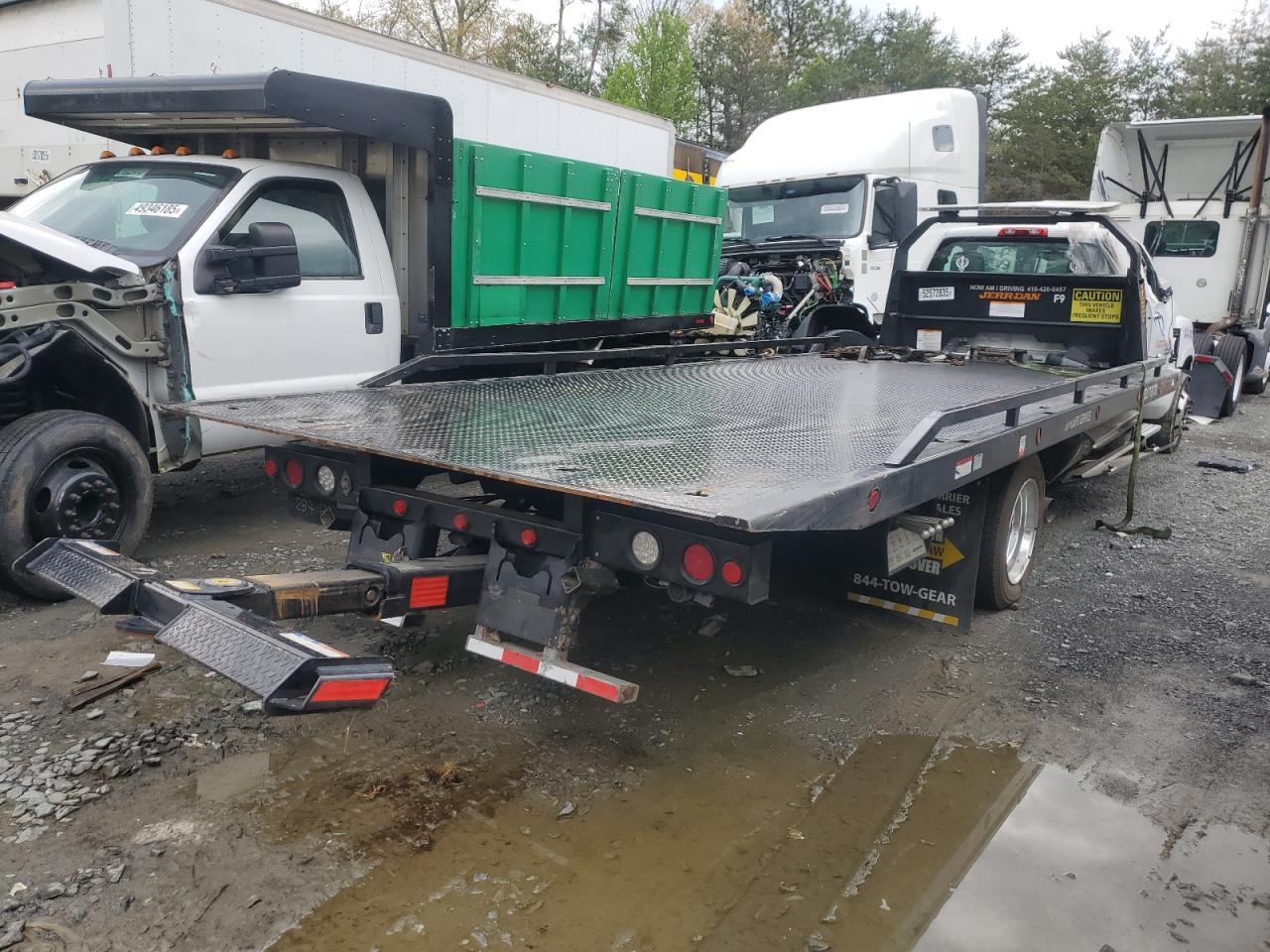 2023 Chevrolet Silverado Medium Duty - Image 3