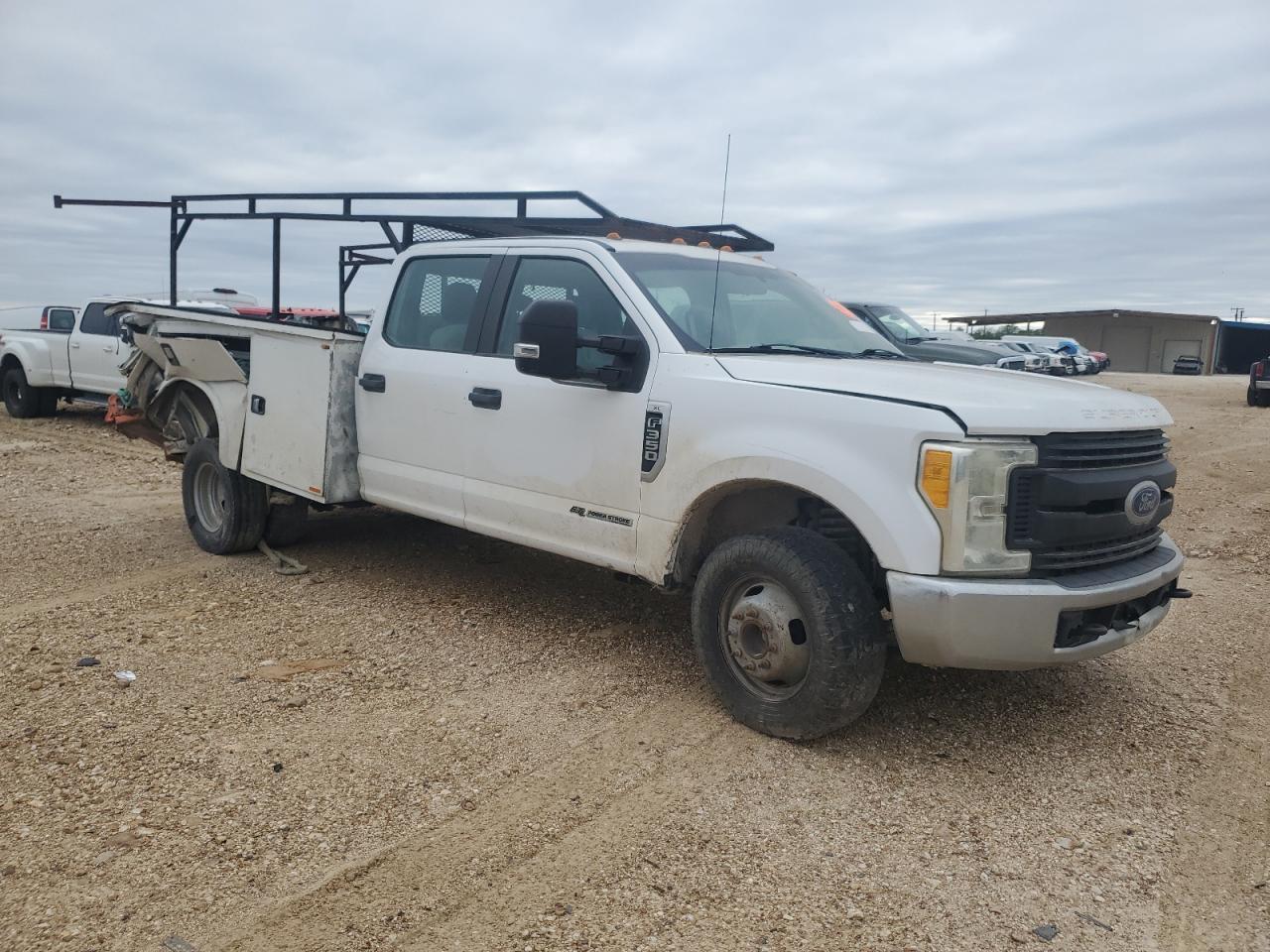 2017 Ford F350 Super Duty - Фото 4