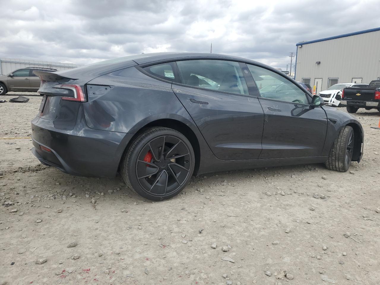 2025 Tesla Model 3 - Фото 3