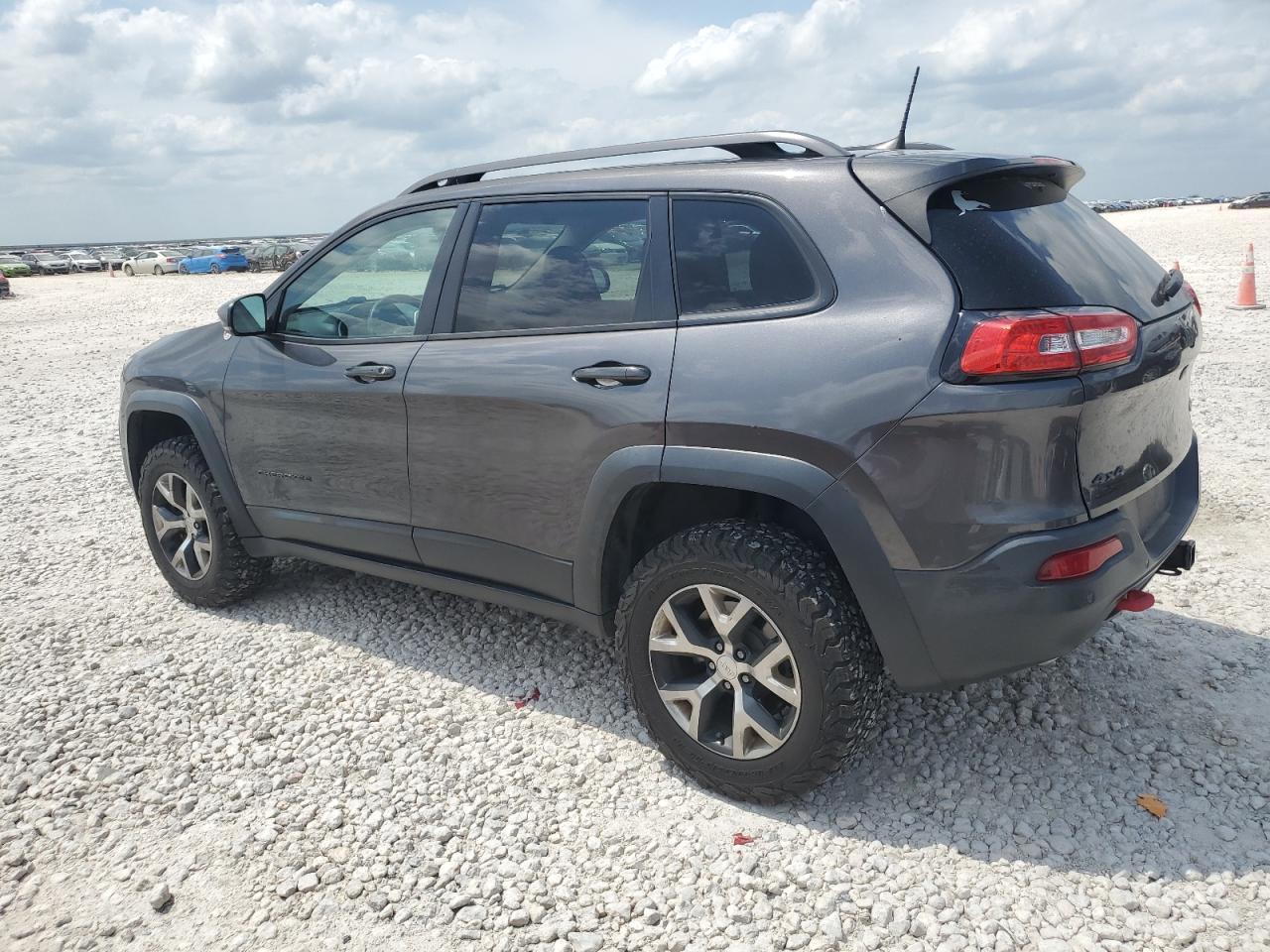 2018 Jeep Cherokee Trailhawk - Image 2