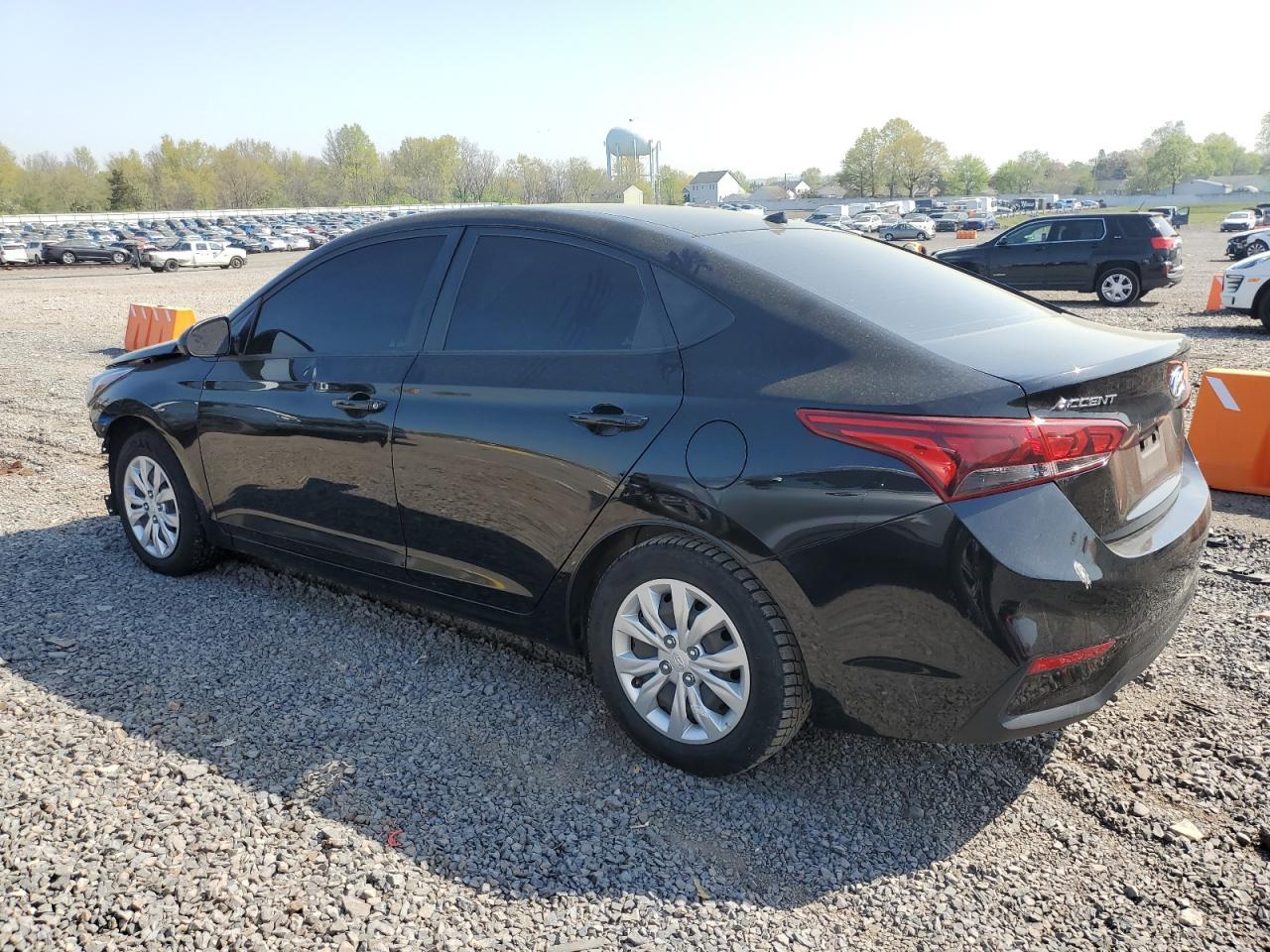 2021 Hyundai Accent Se - Фото 2