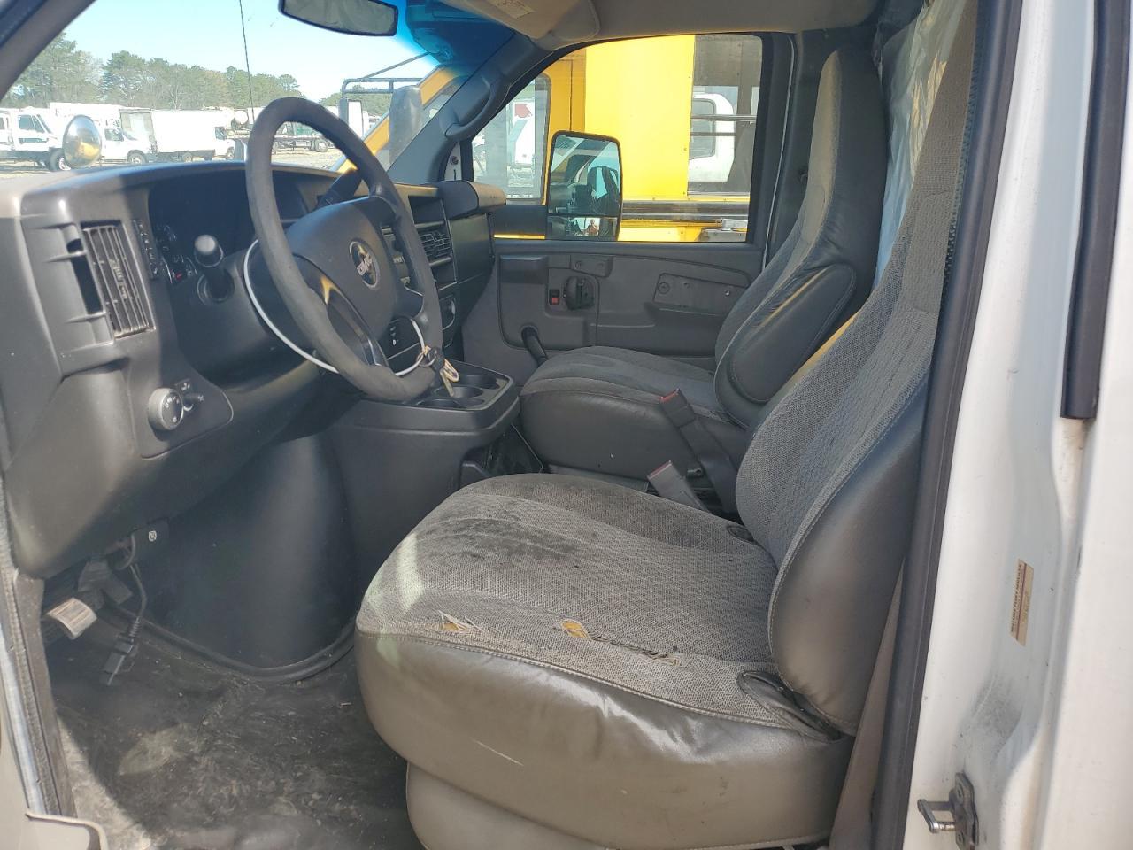 2015 GMC Savana Cutaway G3500 - Фото 7