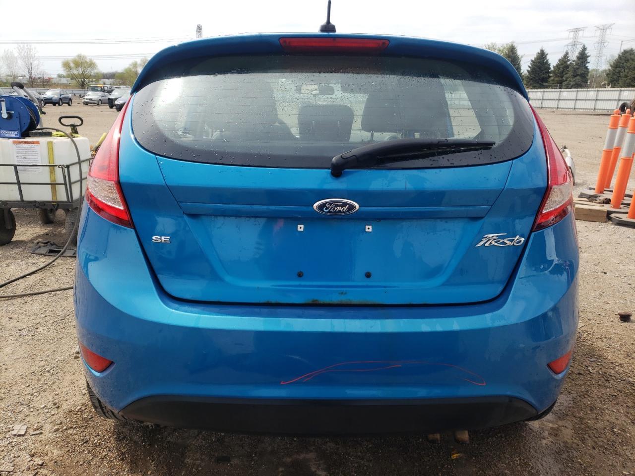 2013 Ford Fiesta Se - Фото 6
