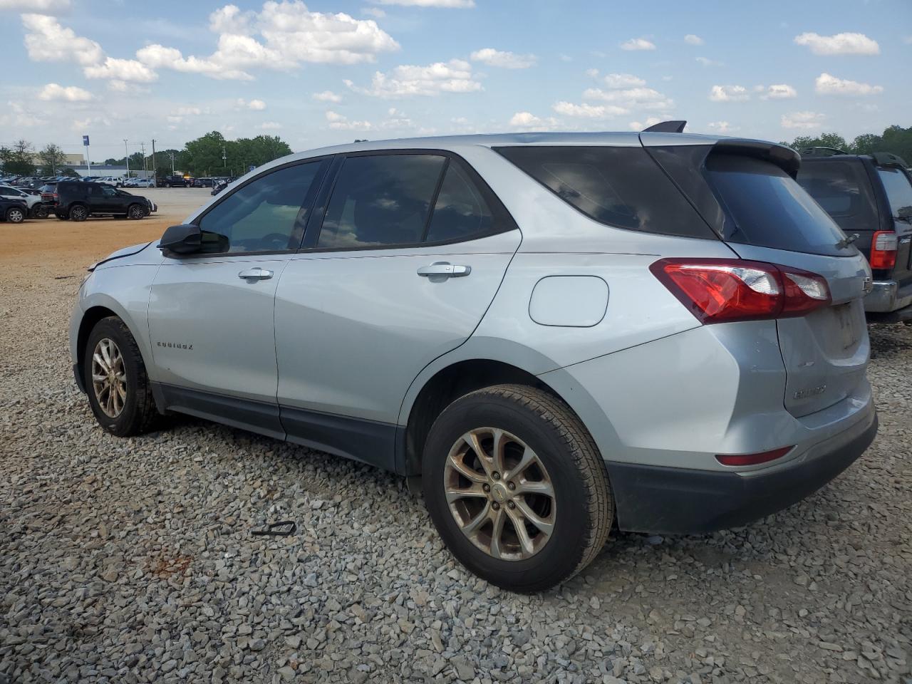 2018 Chevrolet Equinox Ls - Фото 2