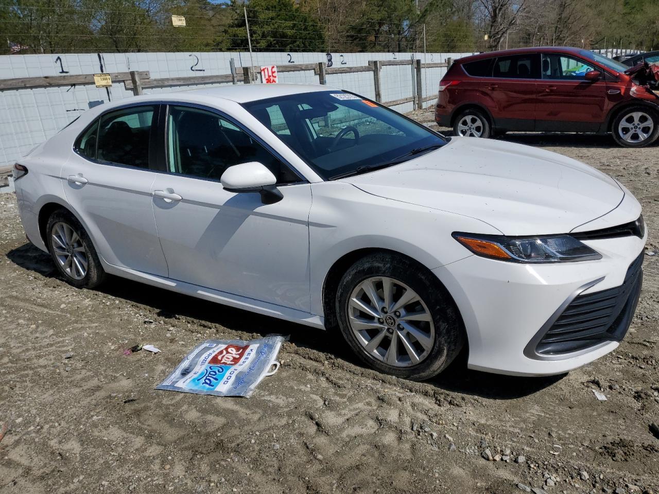 2021 Toyota Camry Le - Фото 4